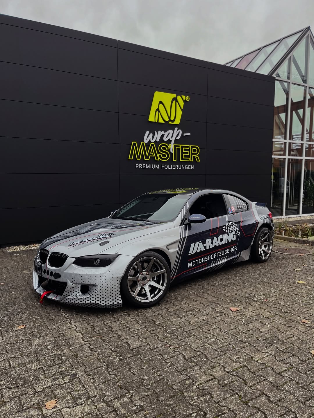 Breitbau E92 Drifter mit unserer wrap-MASTER® 3-LAYER-WRAP Motorsportfolierung 🏁💨